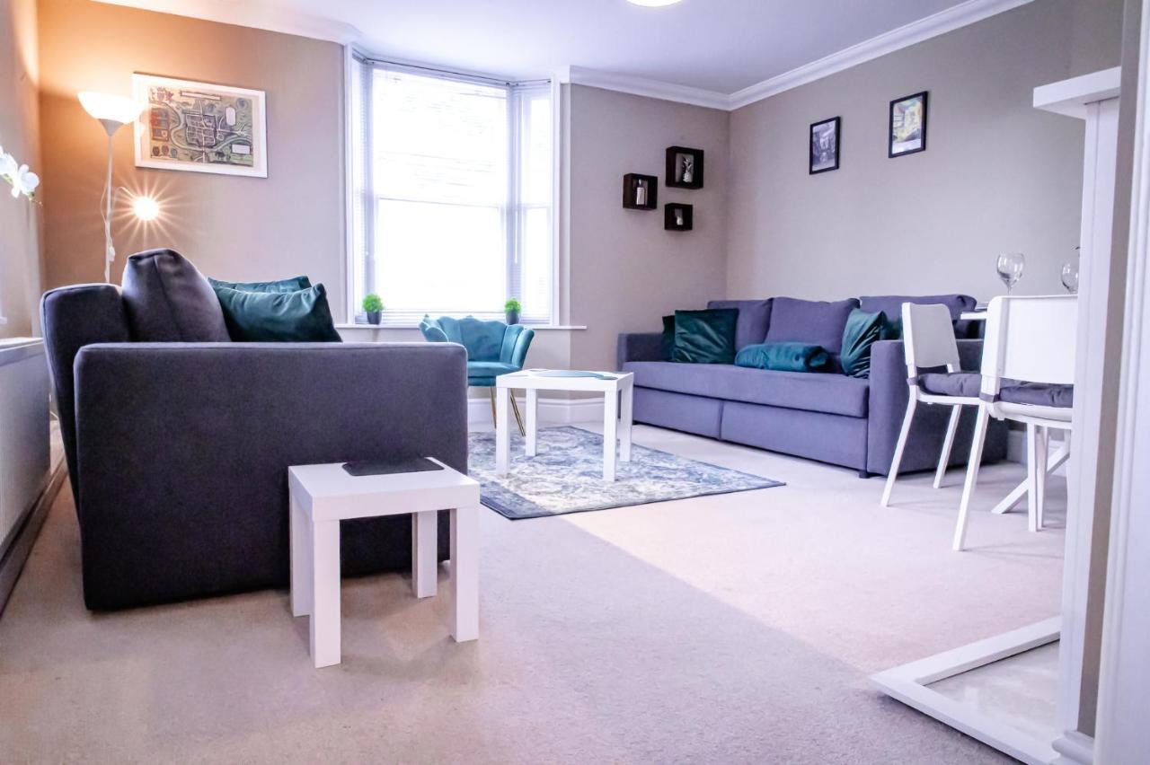 Lord Street - 2 Beautiful Apartments - Sleep Up To 14 Guests - By Rework Accommodation チェスター エクステリア 写真