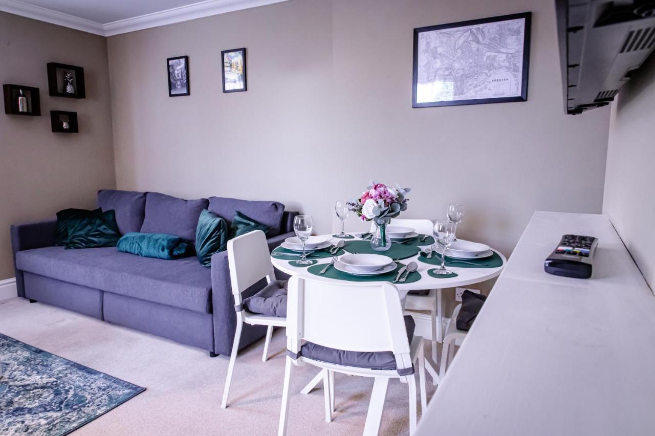 Lord Street - 2 Beautiful Apartments - Sleep Up To 14 Guests - By Rework Accommodation チェスター エクステリア 写真