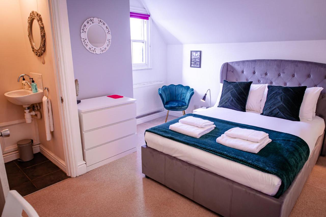 Lord Street - 2 Beautiful Apartments - Sleep Up To 14 Guests - By Rework Accommodation チェスター エクステリア 写真