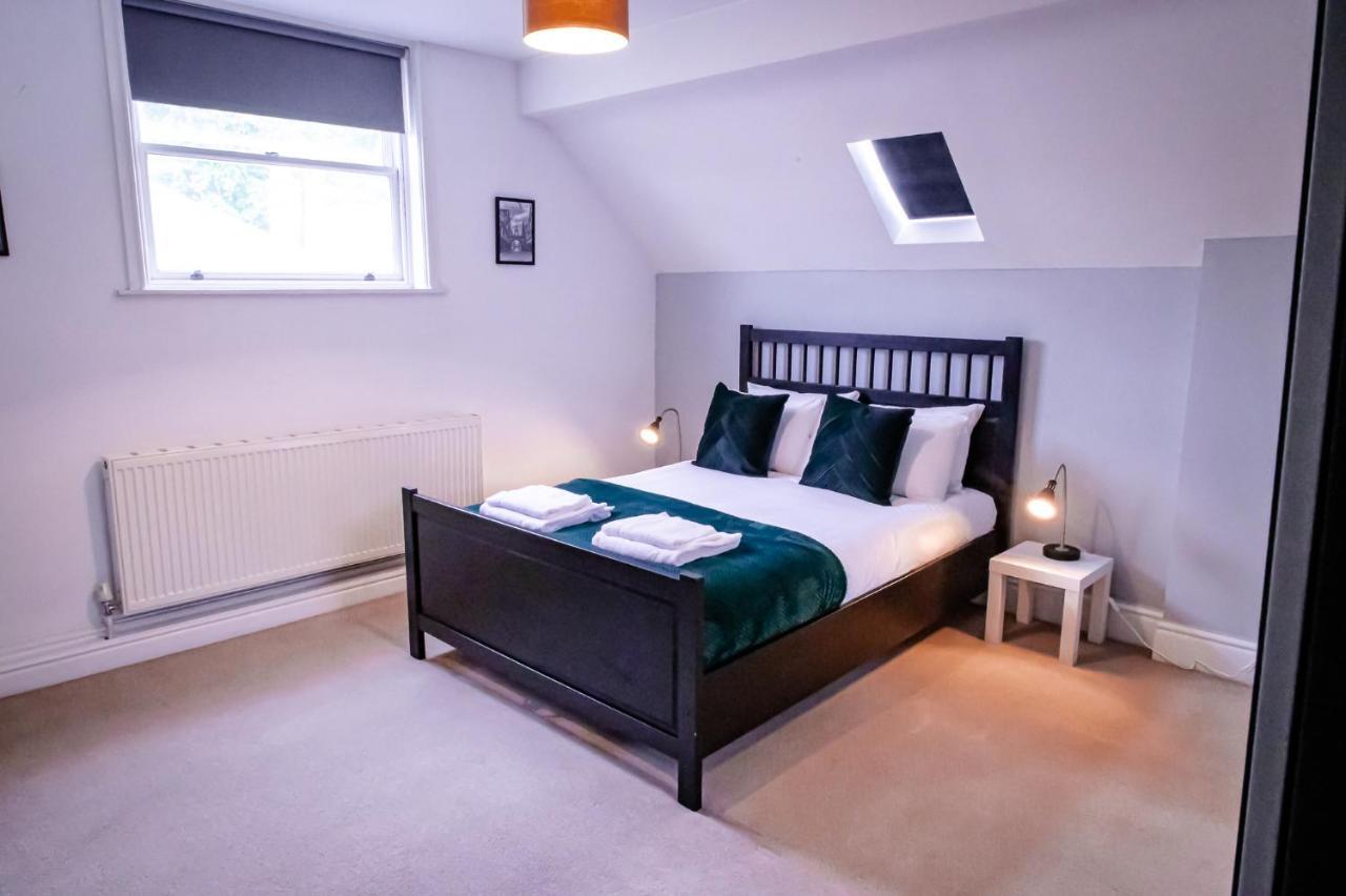 Lord Street - 2 Beautiful Apartments - Sleep Up To 14 Guests - By Rework Accommodation チェスター エクステリア 写真