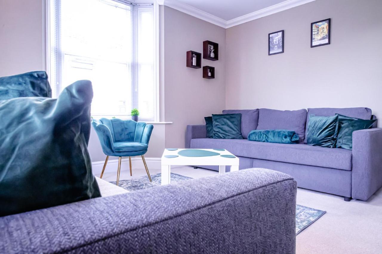 Lord Street - 2 Beautiful Apartments - Sleep Up To 14 Guests - By Rework Accommodation チェスター エクステリア 写真