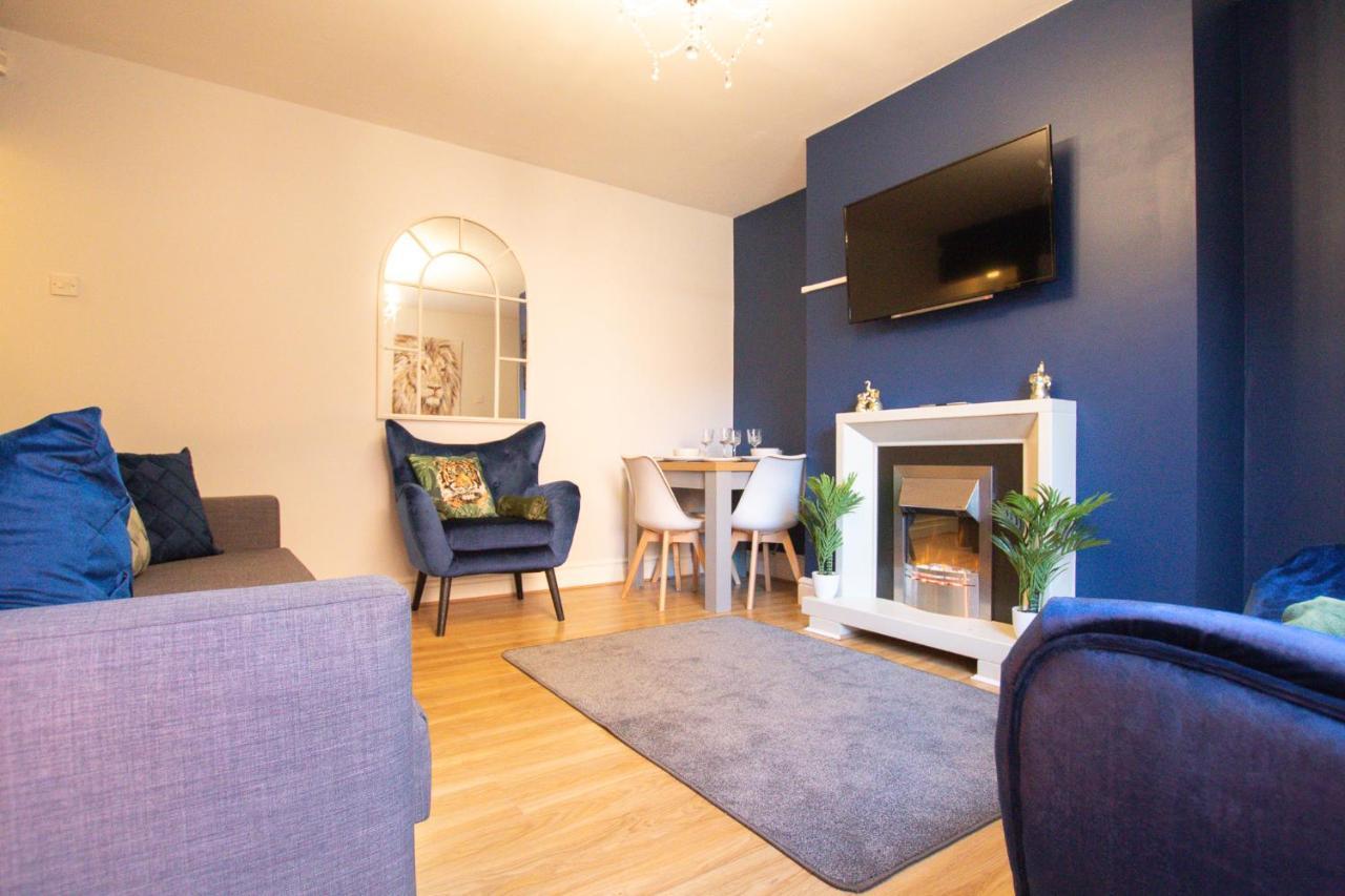 Lord Street - 2 Beautiful Apartments - Sleep Up To 14 Guests - By Rework Accommodation チェスター エクステリア 写真