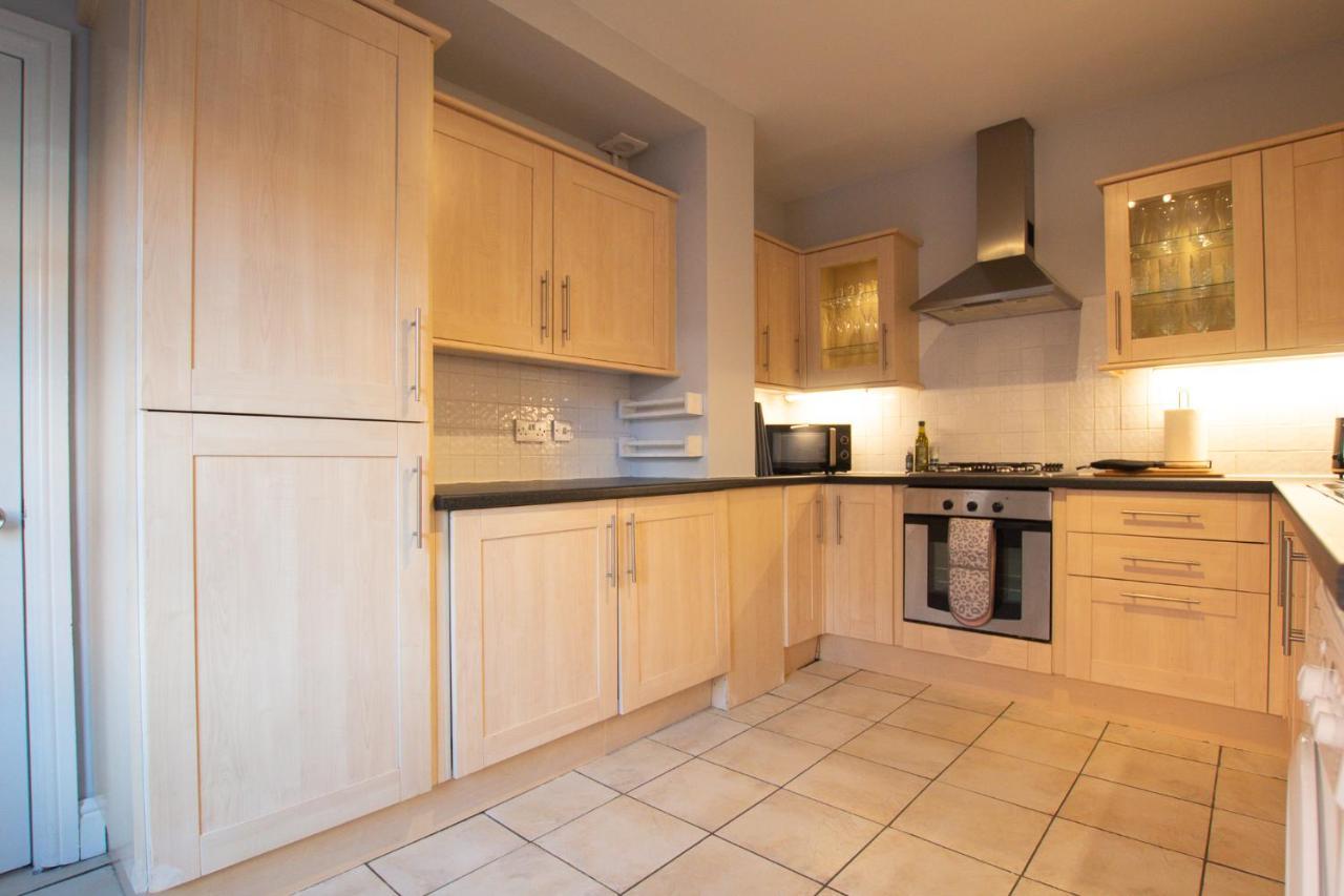 Lord Street - 2 Beautiful Apartments - Sleep Up To 14 Guests - By Rework Accommodation チェスター エクステリア 写真