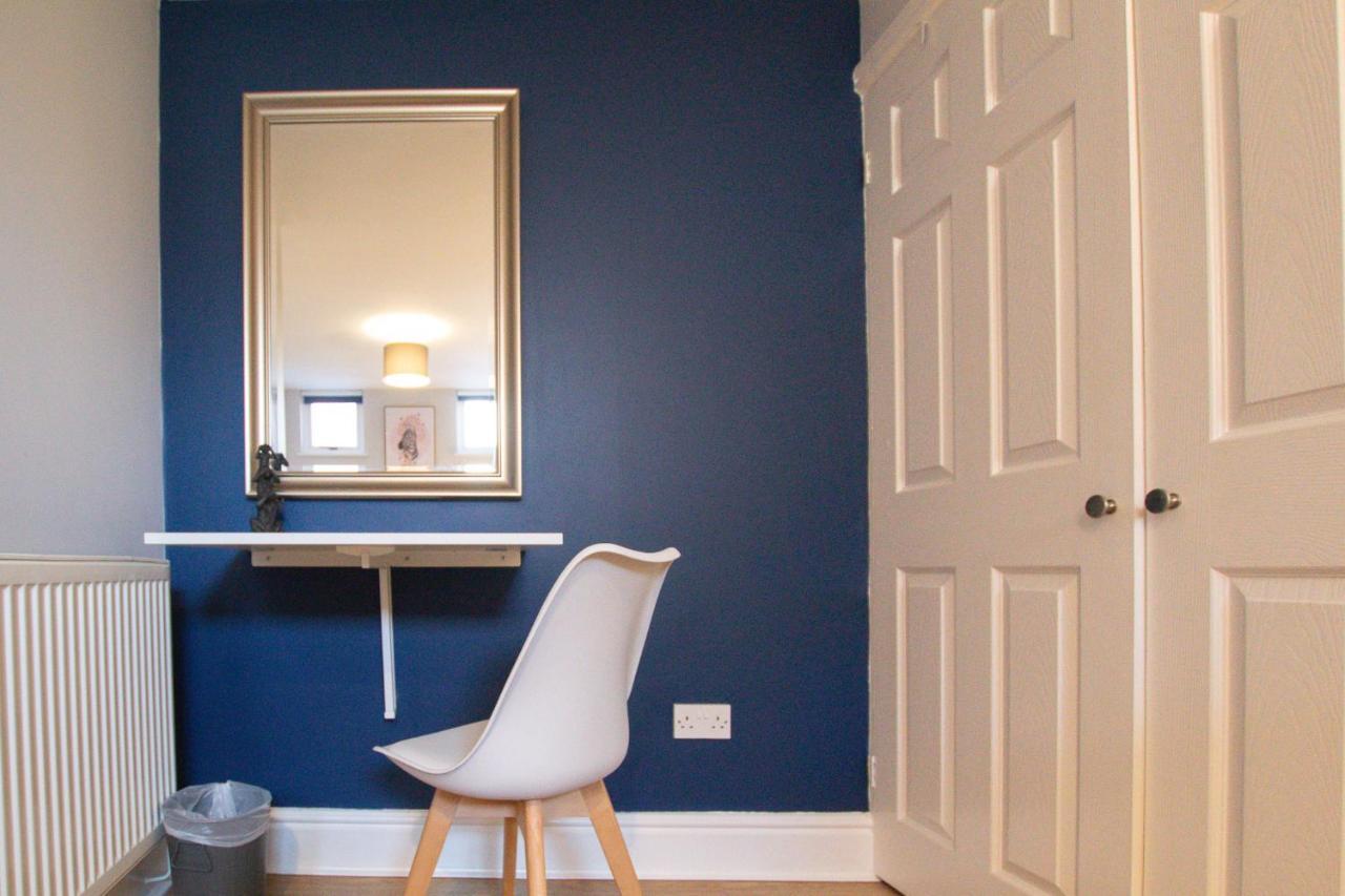 Lord Street - 2 Beautiful Apartments - Sleep Up To 14 Guests - By Rework Accommodation チェスター エクステリア 写真