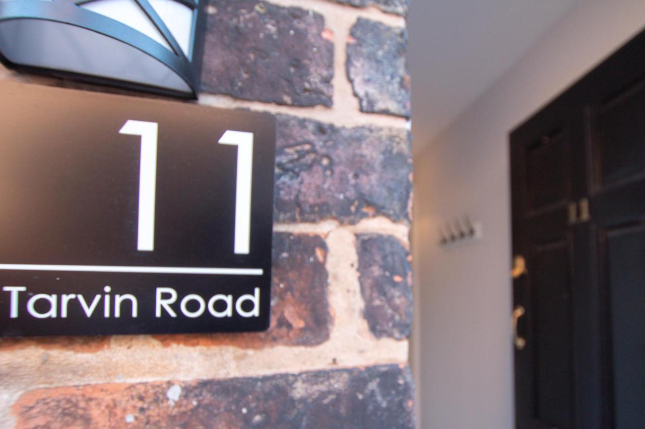 Lord Street - 2 Beautiful Apartments - Sleep Up To 14 Guests - By Rework Accommodation チェスター エクステリア 写真