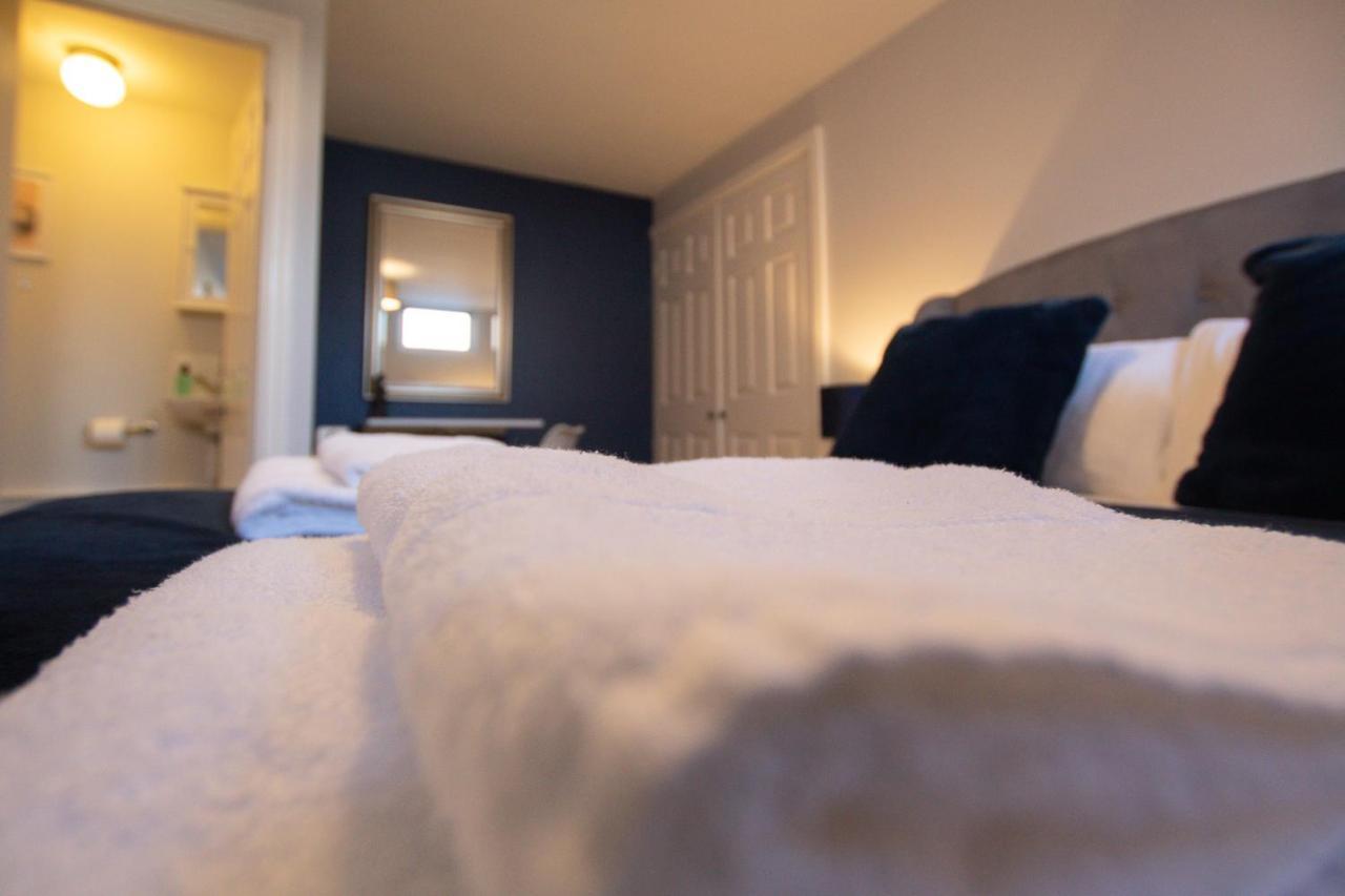 Lord Street - 2 Beautiful Apartments - Sleep Up To 14 Guests - By Rework Accommodation チェスター エクステリア 写真