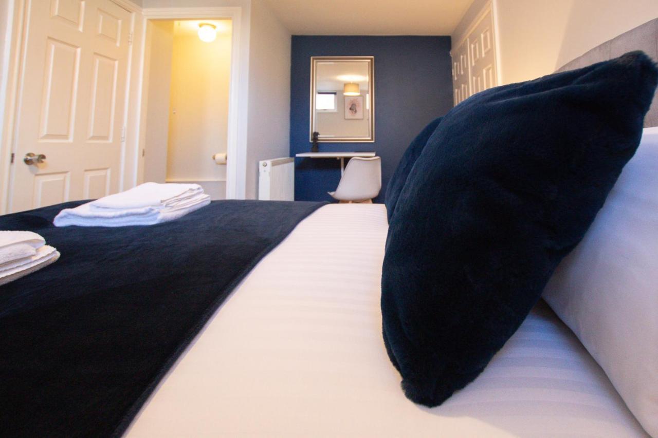 Lord Street - 2 Beautiful Apartments - Sleep Up To 14 Guests - By Rework Accommodation チェスター エクステリア 写真