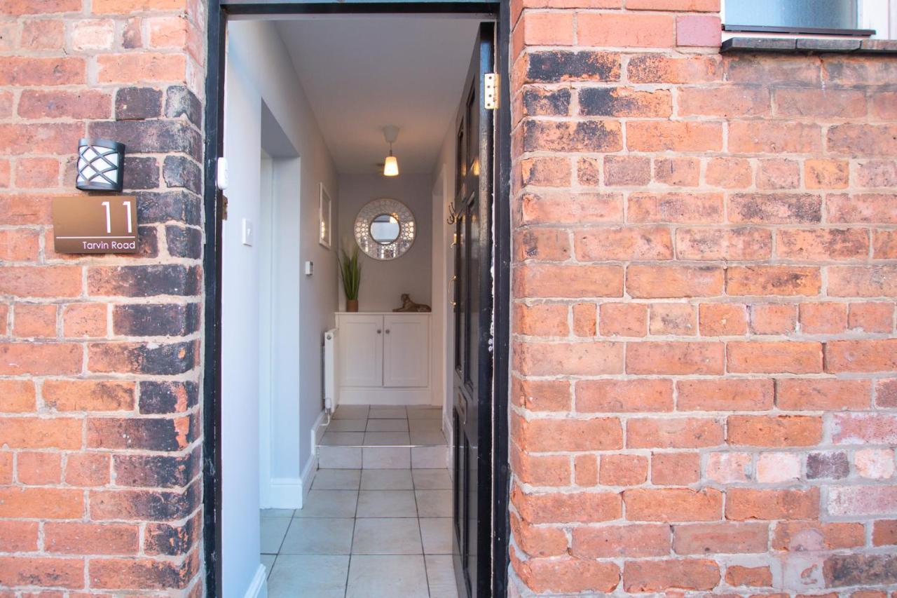 Lord Street - 2 Beautiful Apartments - Sleep Up To 14 Guests - By Rework Accommodation チェスター エクステリア 写真