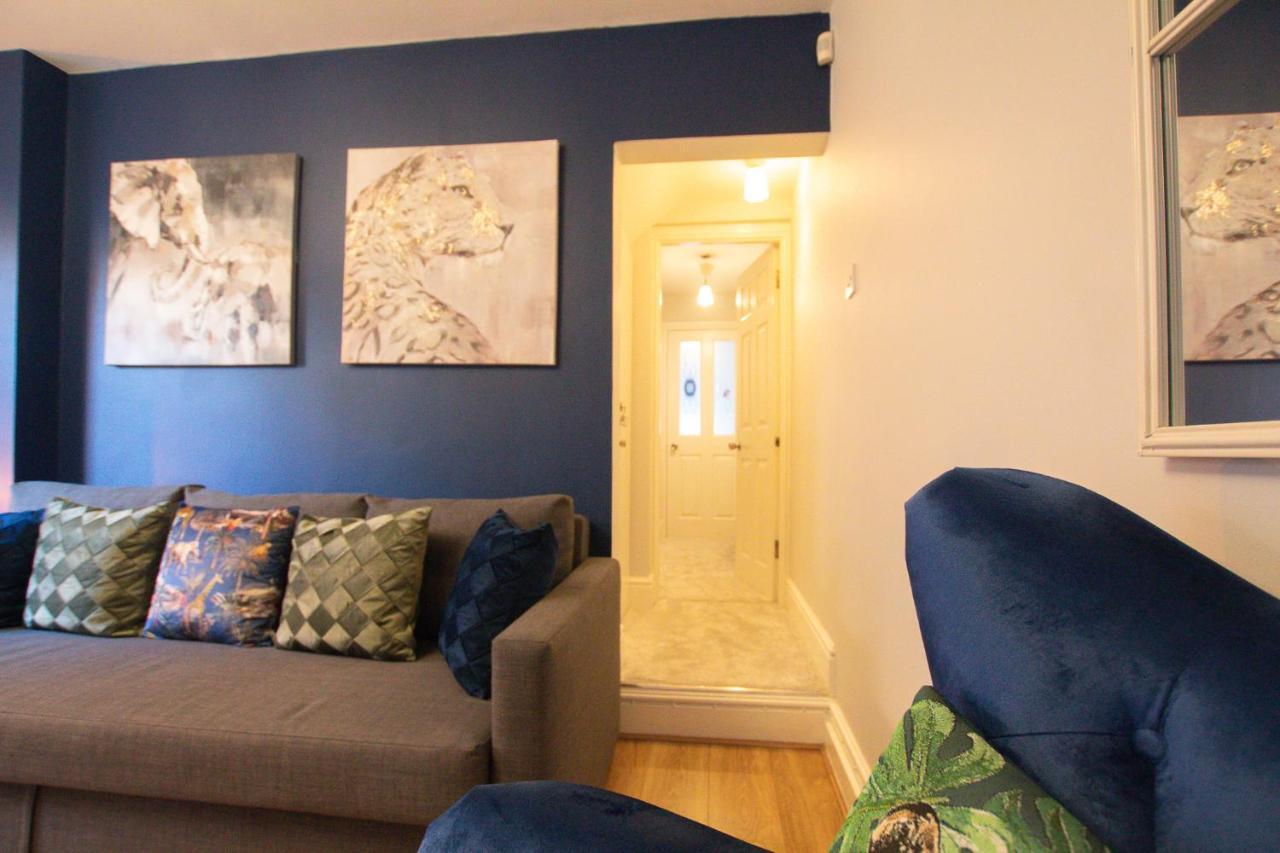 Lord Street - 2 Beautiful Apartments - Sleep Up To 14 Guests - By Rework Accommodation チェスター エクステリア 写真