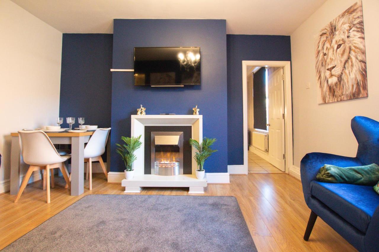 Lord Street - 2 Beautiful Apartments - Sleep Up To 14 Guests - By Rework Accommodation チェスター エクステリア 写真