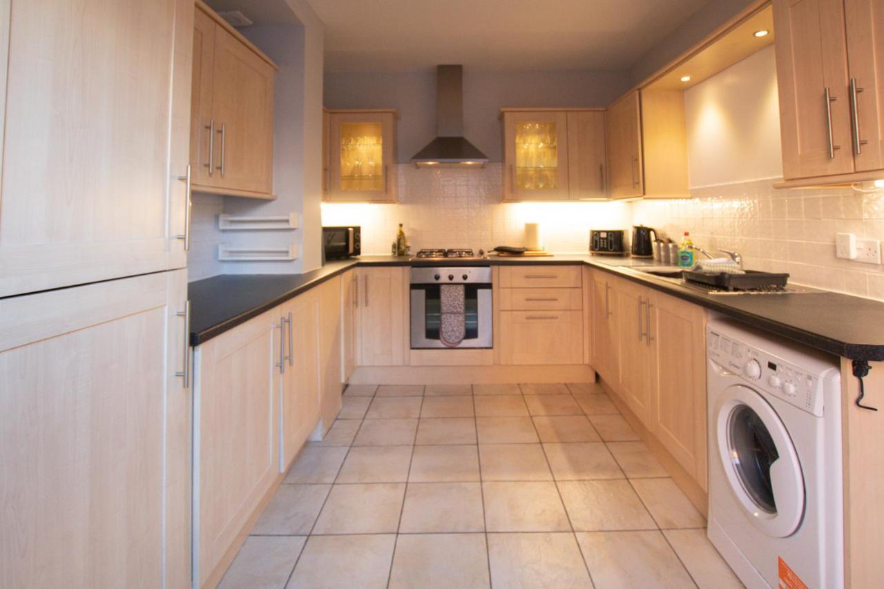 Lord Street - 2 Beautiful Apartments - Sleep Up To 14 Guests - By Rework Accommodation チェスター エクステリア 写真