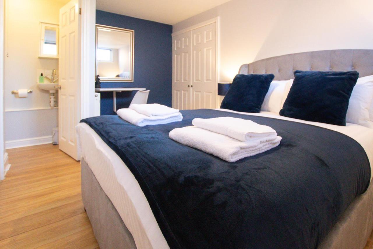 Lord Street - 2 Beautiful Apartments - Sleep Up To 14 Guests - By Rework Accommodation チェスター エクステリア 写真