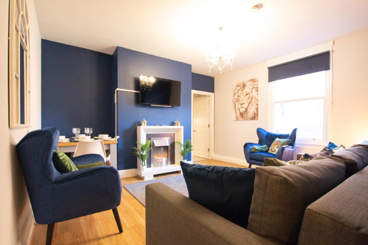Lord Street - 2 Beautiful Apartments - Sleep Up To 14 Guests - By Rework Accommodation チェスター エクステリア 写真